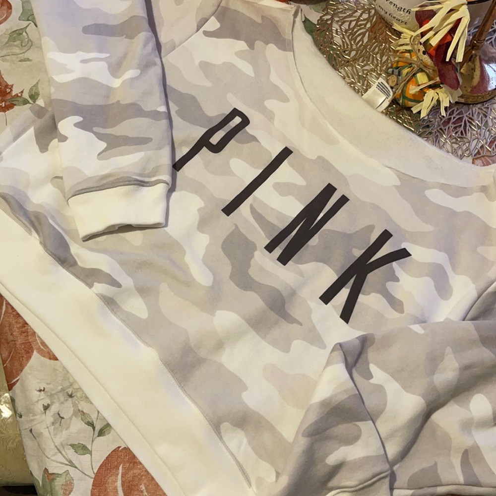 VS PINK cropped sweatshirt
